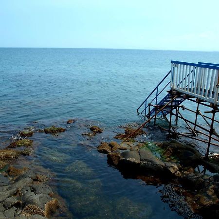 לינה וארוחת בוקר אצ'י קסטלו Nero Basalto Azzurro Mare מראה חיצוני תמונה
